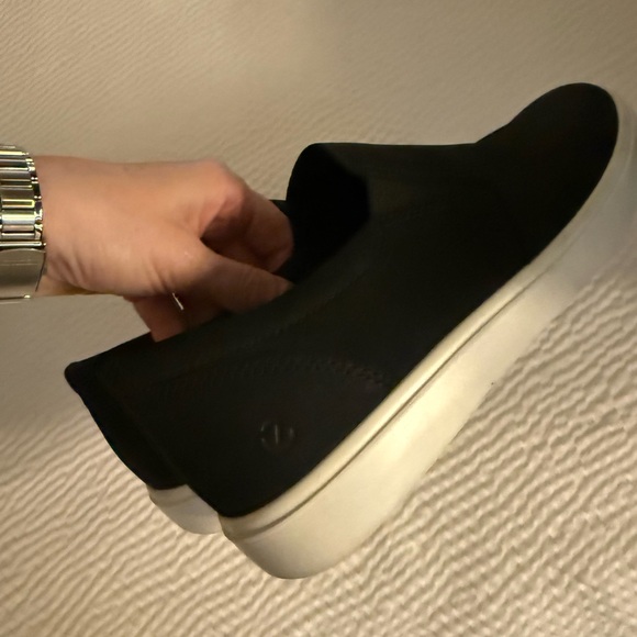 Ecco Women's Black leather Slip-On Sneakers - Picture 6 of 8